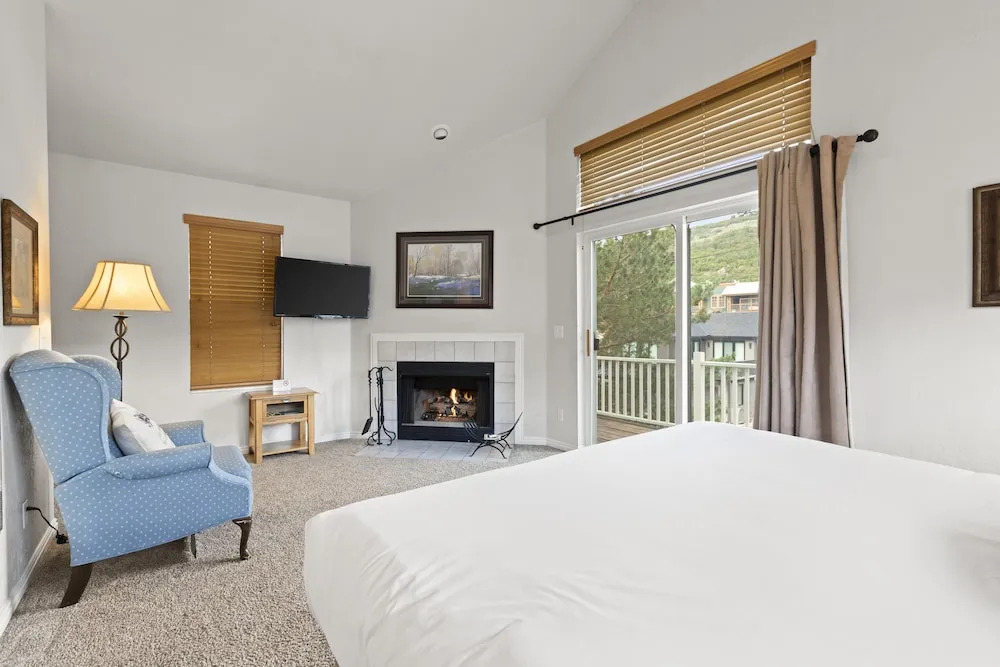 Old Town Retreat 5 Bedroom Home by RedAwning