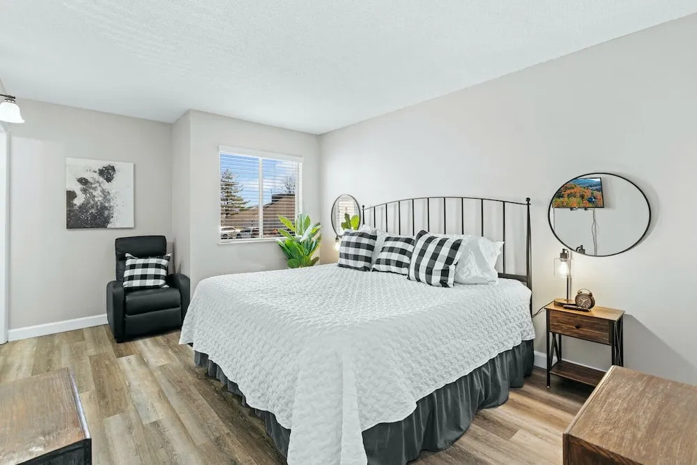 The Loft Picturesque Condo for 6 w/ Epic Views!
