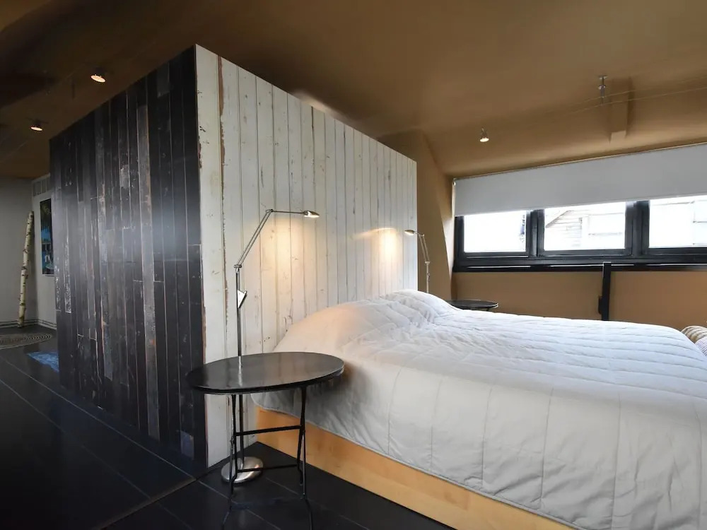 Beautiful Apartment in Amsterdam Netherlandes in a canal house