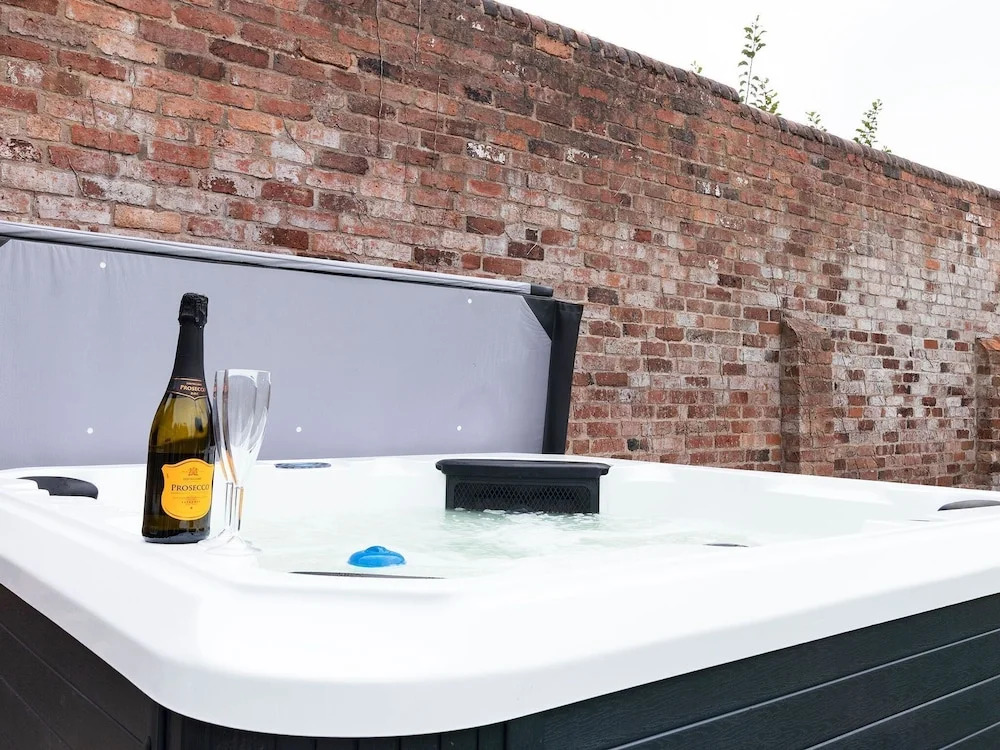 Beautifully Renovated 1880s Coach House With Hot Tub, on Edge of Peak District