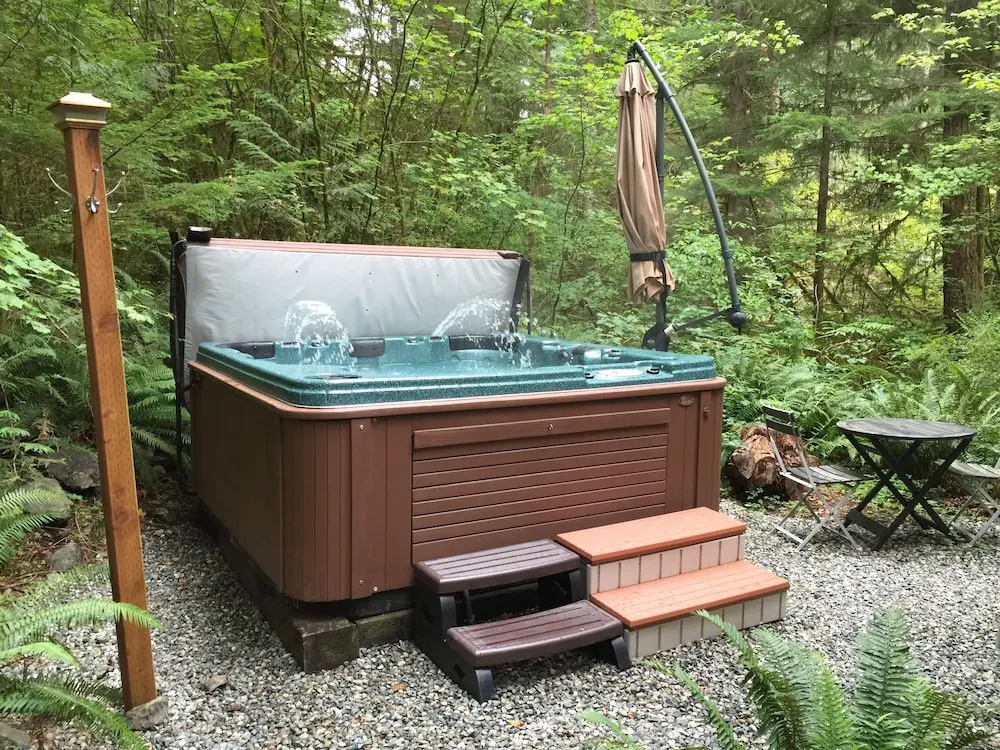 Snowline Cabin #98 A pet Friendly Cabin With a Wood Stove, hot tub and Wifi!