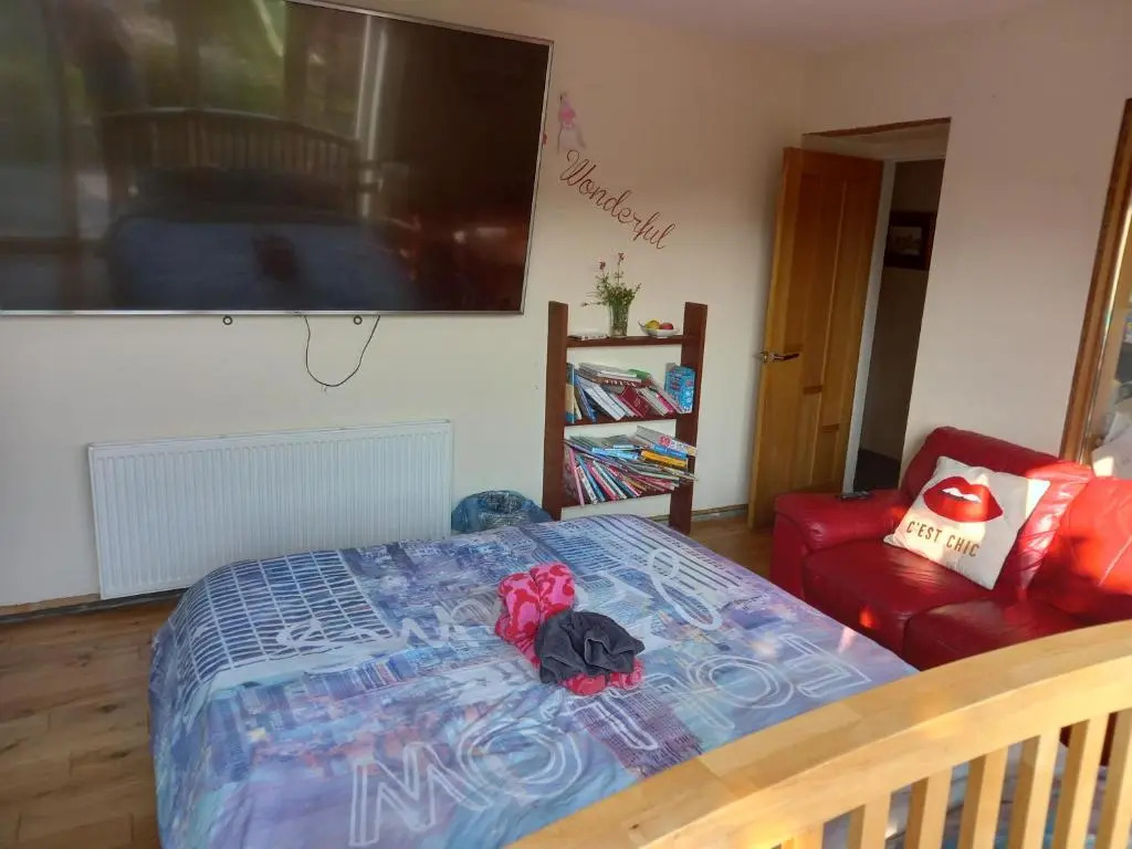 No 9 Manor Way