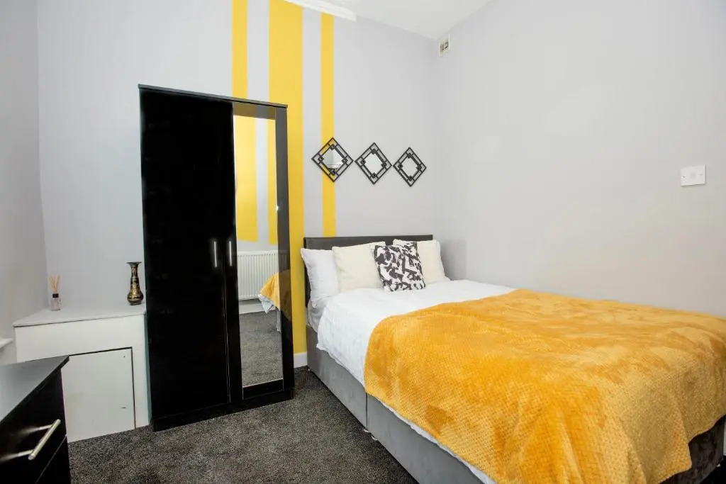 Entire 5 Bed House - Weekly Discounts - By Centre