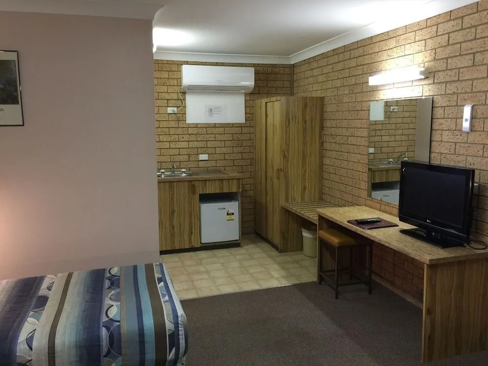 Three Ways Motel
