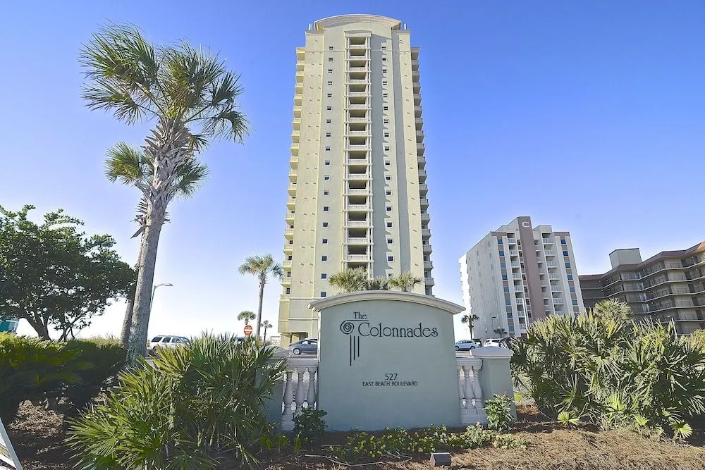 Colonnades 903