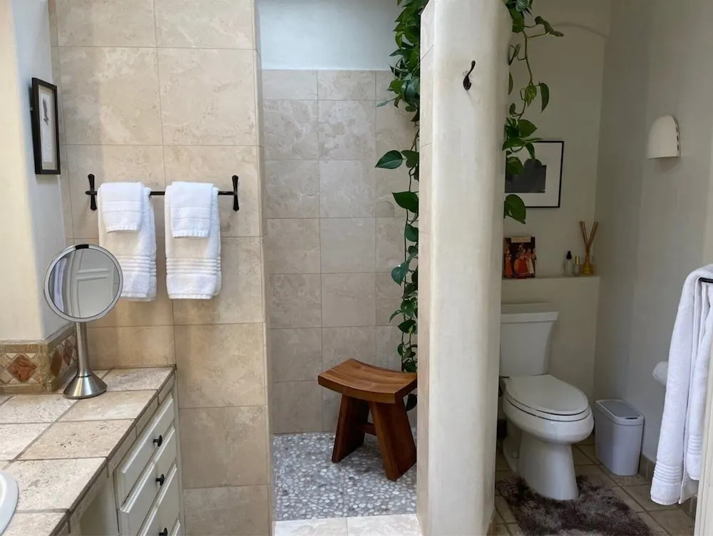 Casa De Gracia - Historic East Side Sanctuary, Perfect for Working From Home