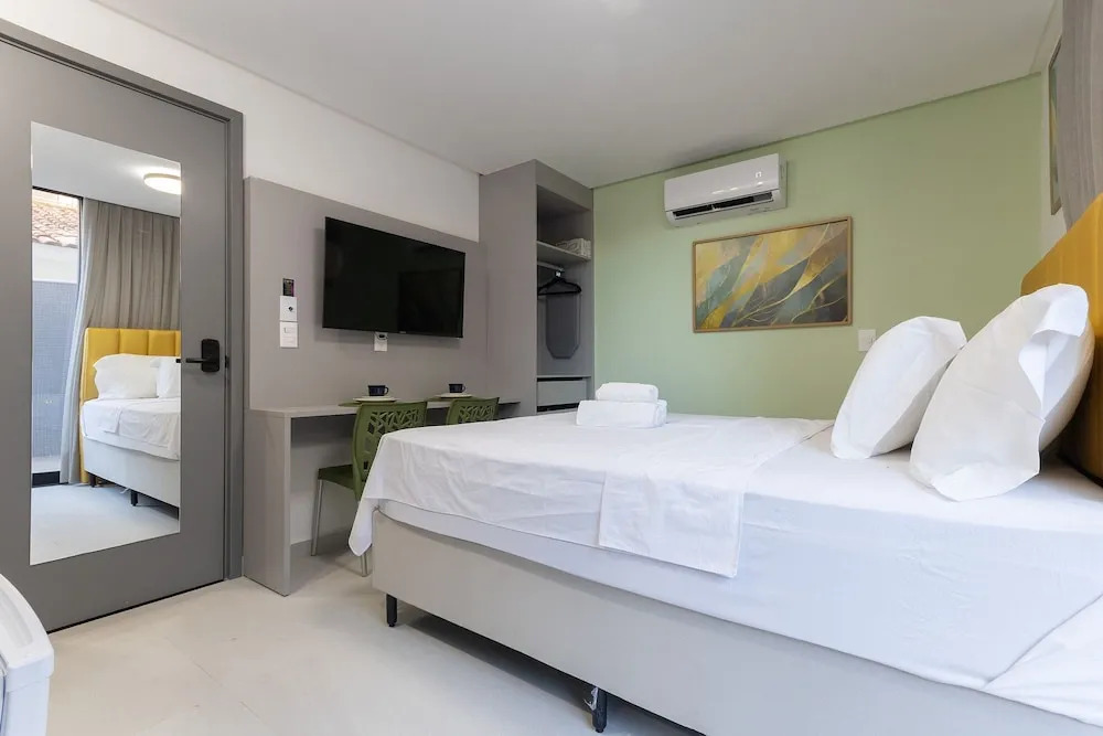 Breeze Residence #104 Beachfront by Carpediem