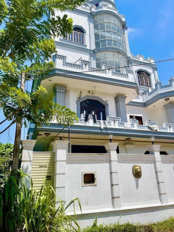 White palace Airport hotel