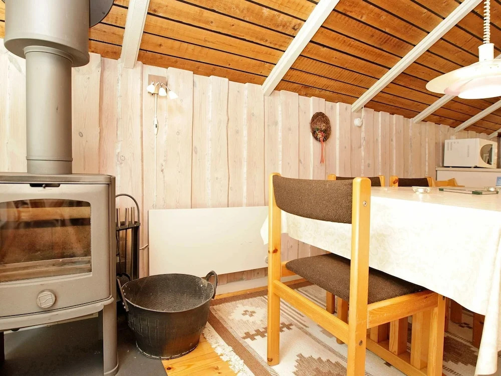 Peaceful Holiday Home in Humble With Beach