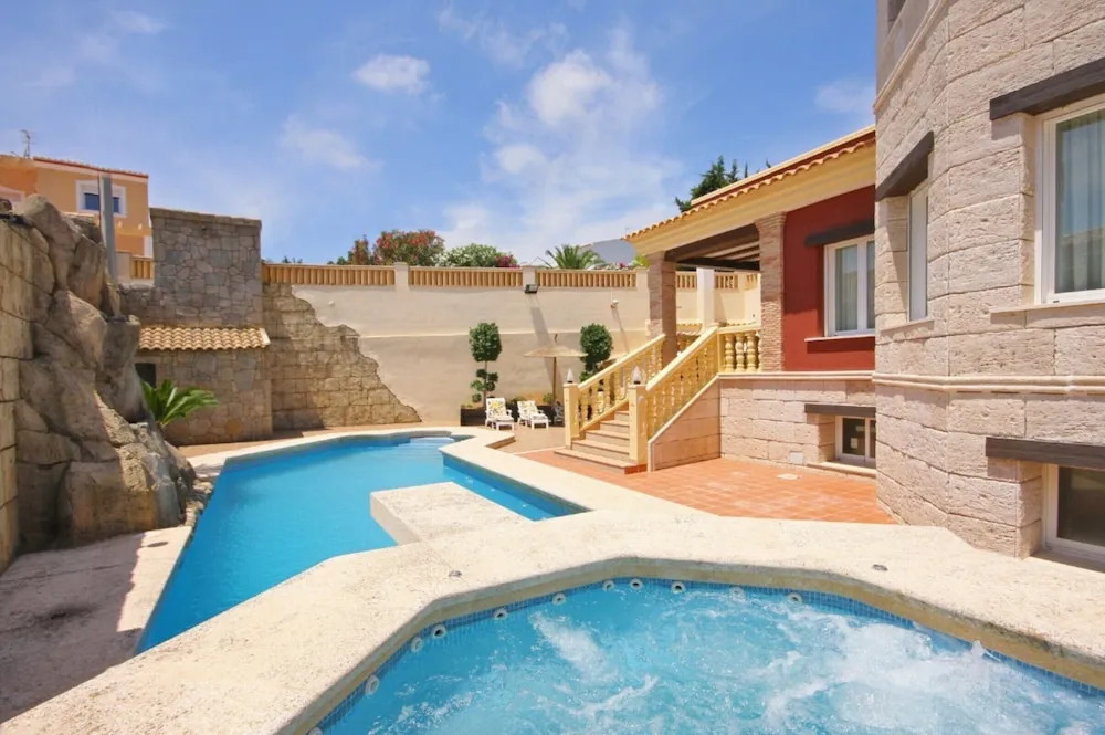 Villa - 4 Bedrooms with Pool, WiFi and Sea views - 104966