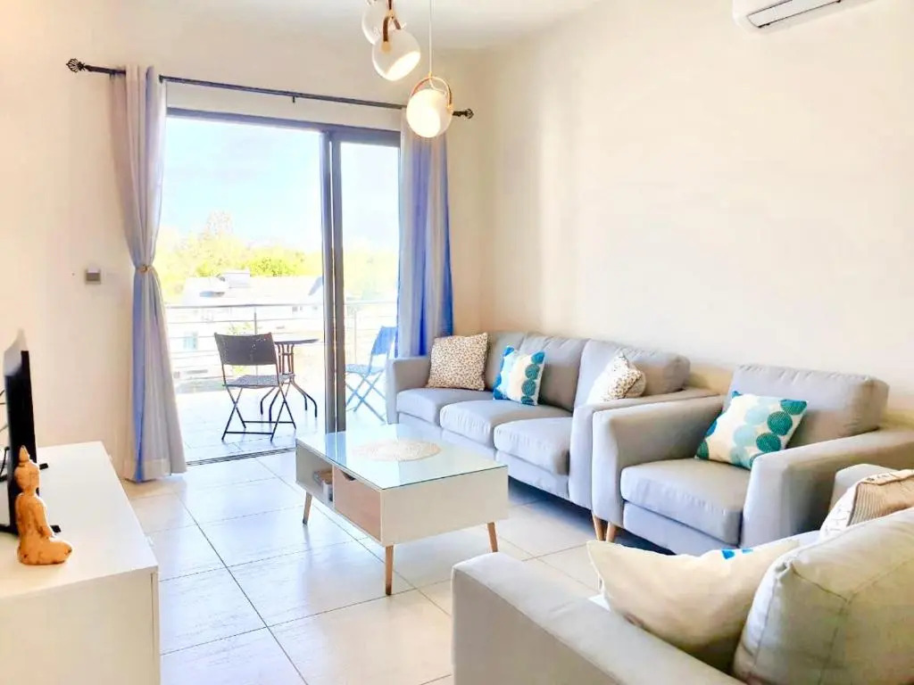 Luxury Westwood Apartment+pool