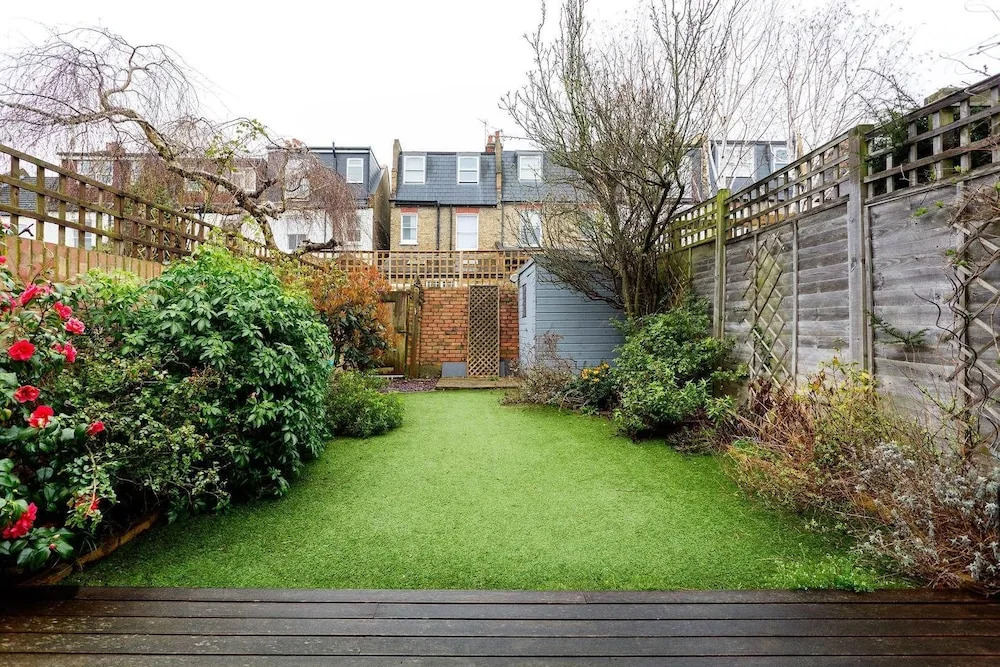 Terraced Home in Tranquil Wimbledon