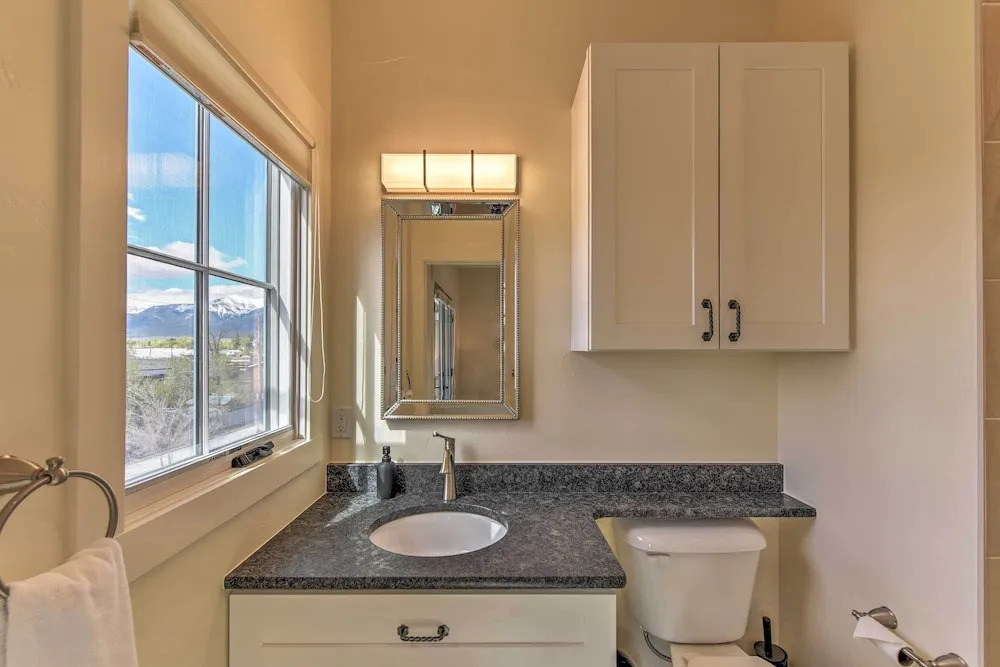 Buena Vista Home w/ Mtn Views, Walk to Main St