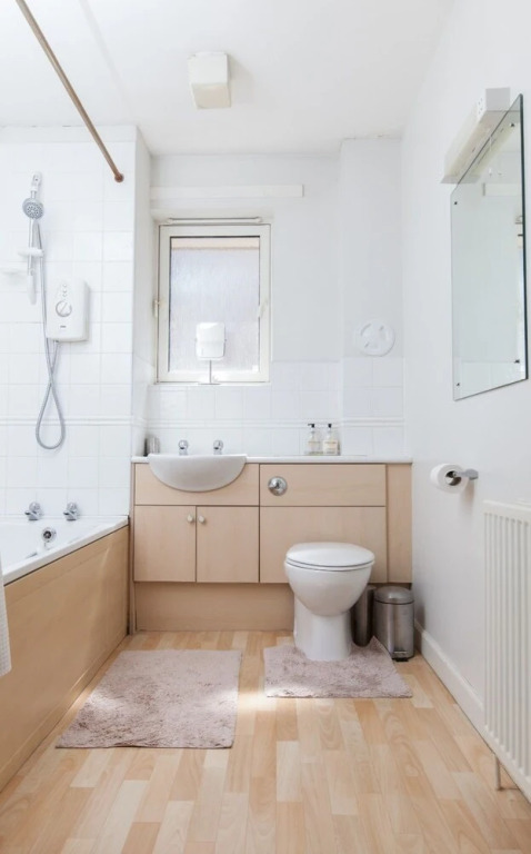 Bright, Modern 2BR Flat for 3 With Parking