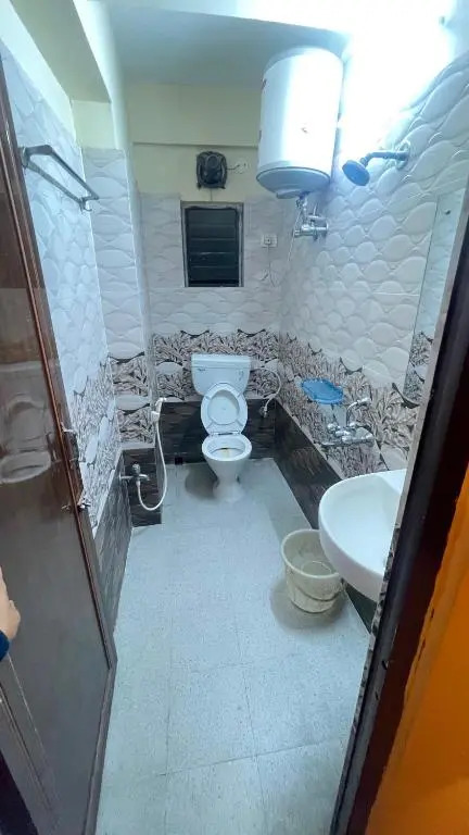 OYO R Guest House Near Netaji Subhash Chandra Bose International Airport