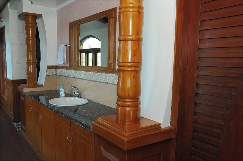 Coco HouseBoat
