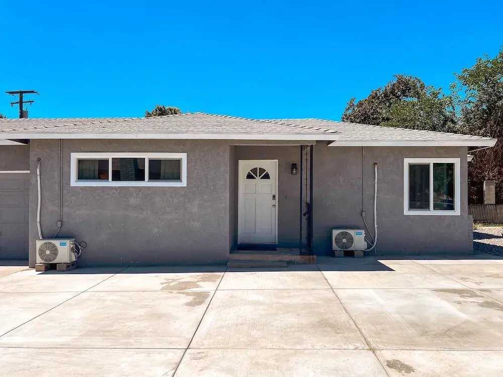 Cozy 2BR Home With Bright Interior Relaxing Patio