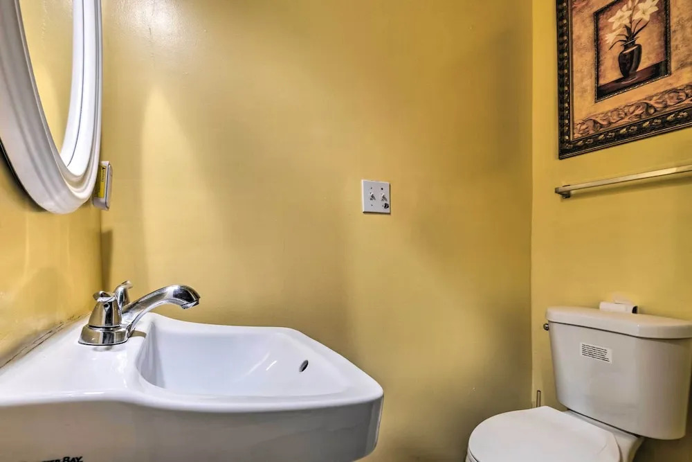 5 Mi to National Mall: Home in Washington DC