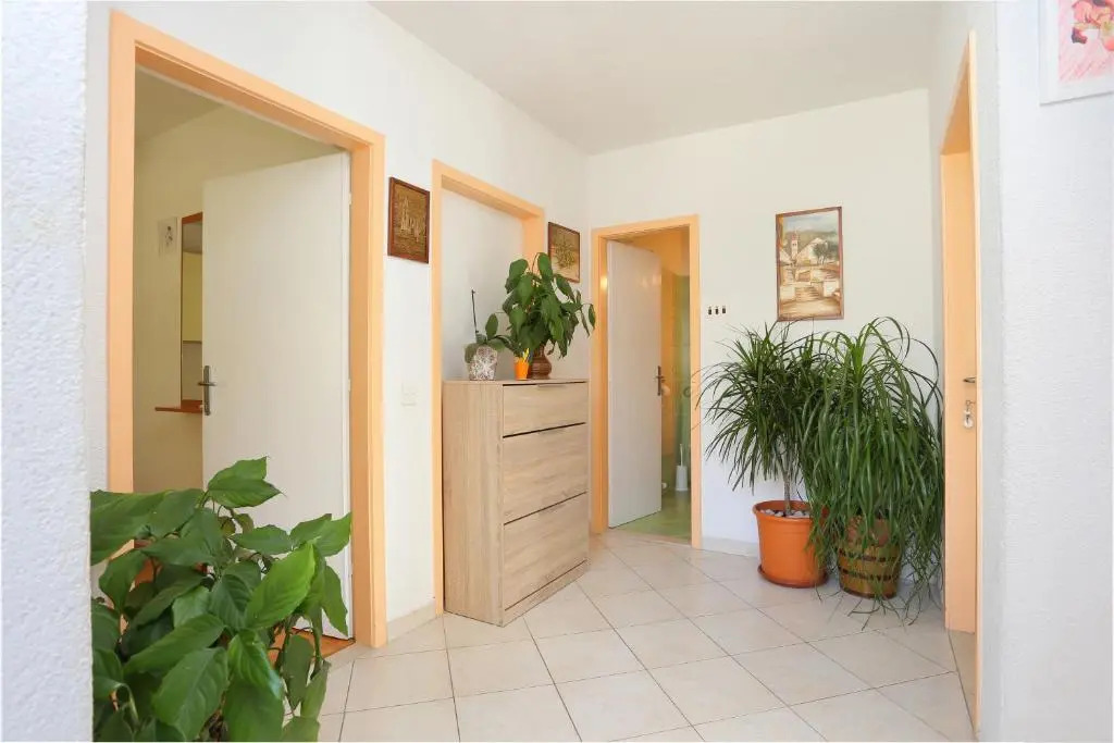 Apartments by the sea Makarska - 20587