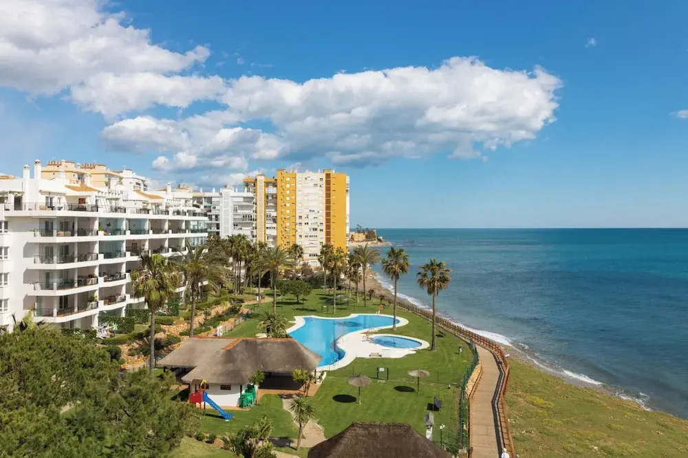 1 Line Beachfront Apartment With Stunning sea View