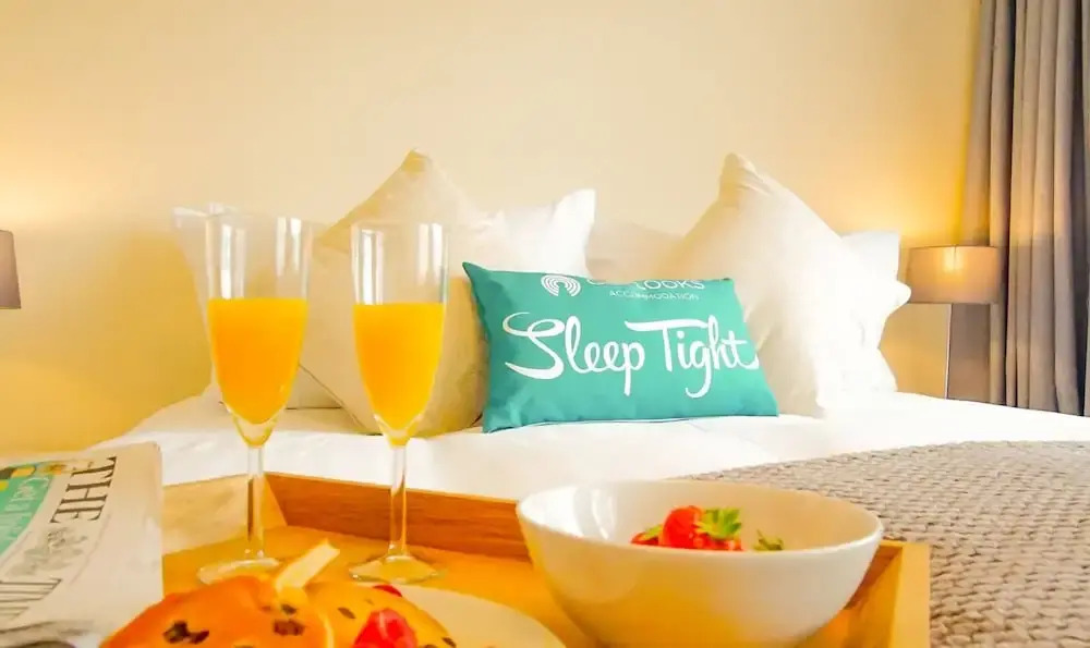 The Gathering Chester 1 – Sleeps 14 – Very Close to City Centre & Racecourse & Within Walls