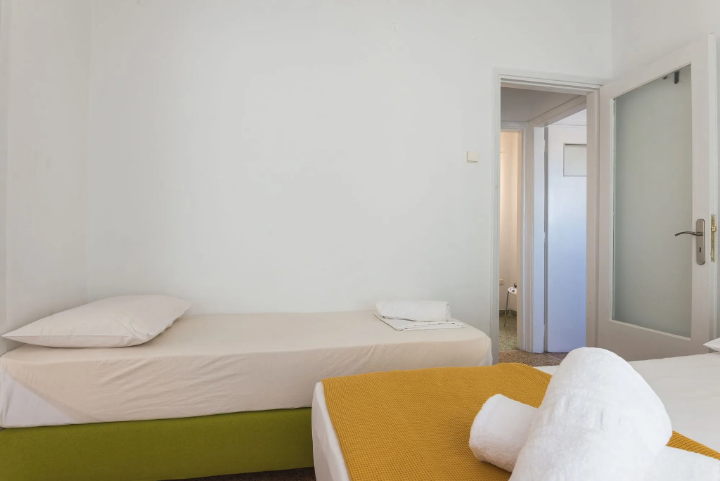 Super Paradise Apartments