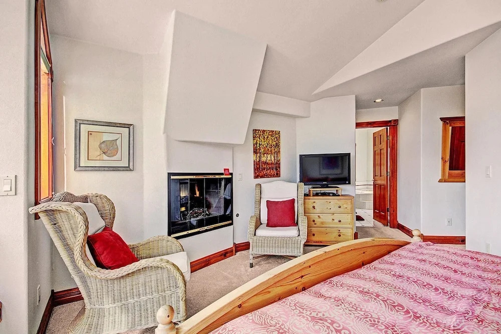 Dogwood Lodge by RedAwning