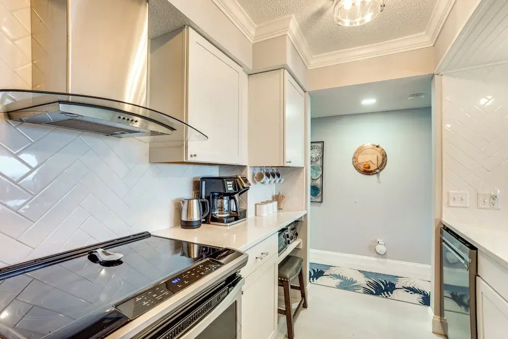 Beach Access: Ocean-view Condo w/ Screened Balcony