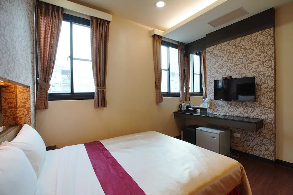 Happy Hotel