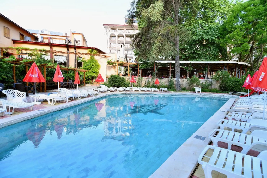 Estreya Residence Hotel