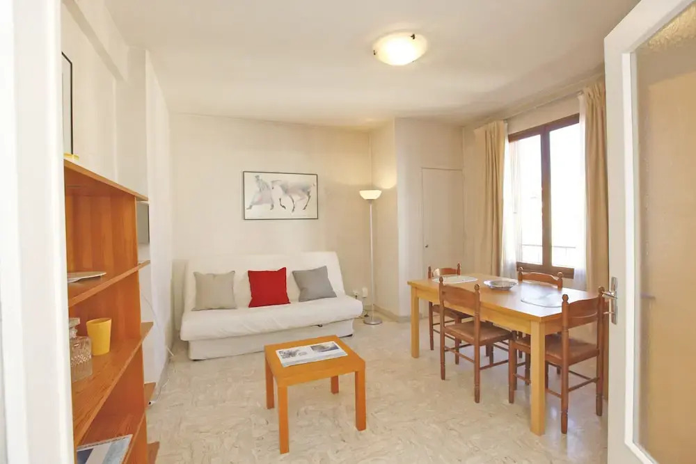 Grand Studio 30m² En Centre-Ville À Nice