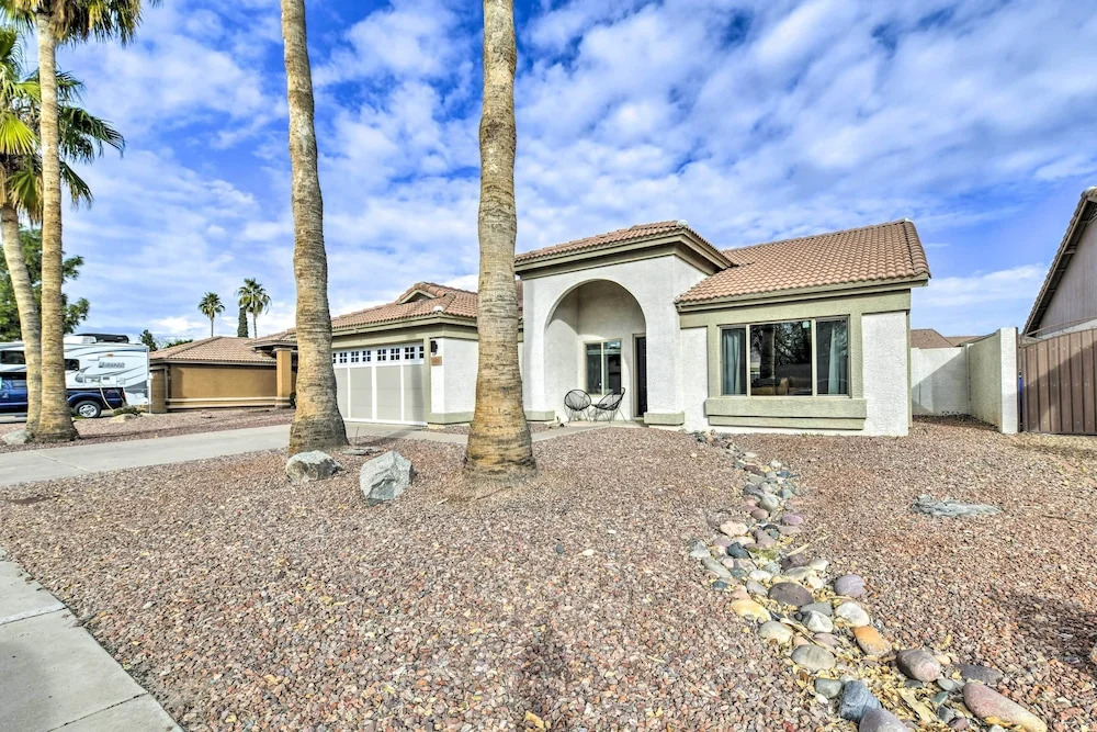 Pool, BBQ & Patio: Gilbert Getaway Near Golfing