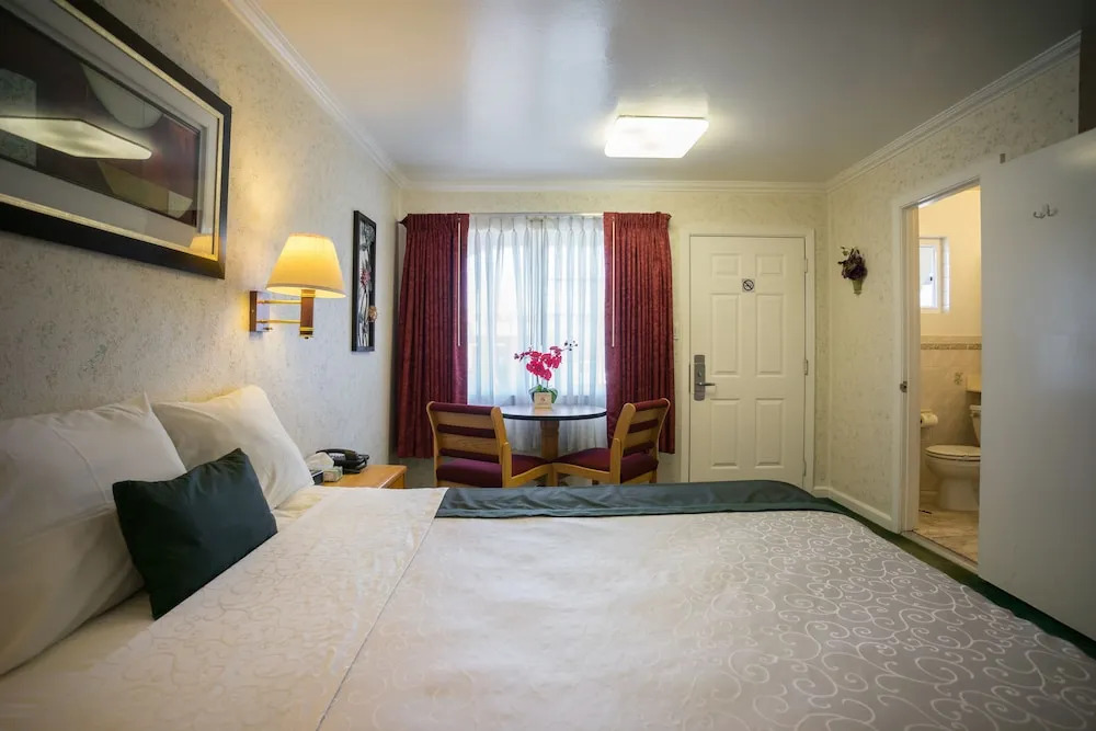 Travelers Inn
