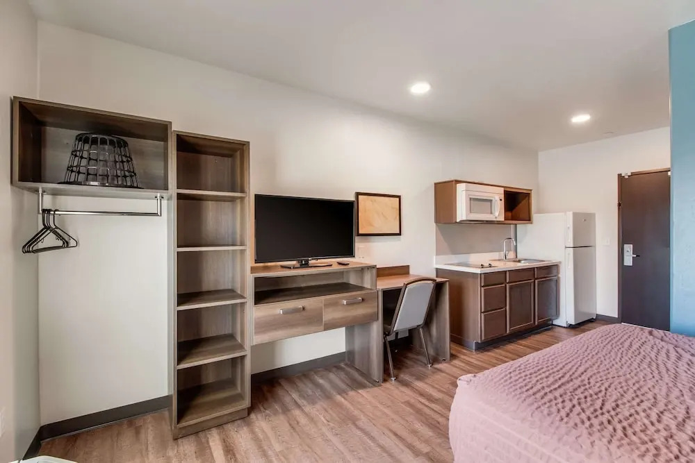 WoodSpring Suites Bakersfield Airport