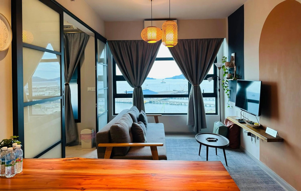 Jesselton Quay Staycation by Vluma Suites