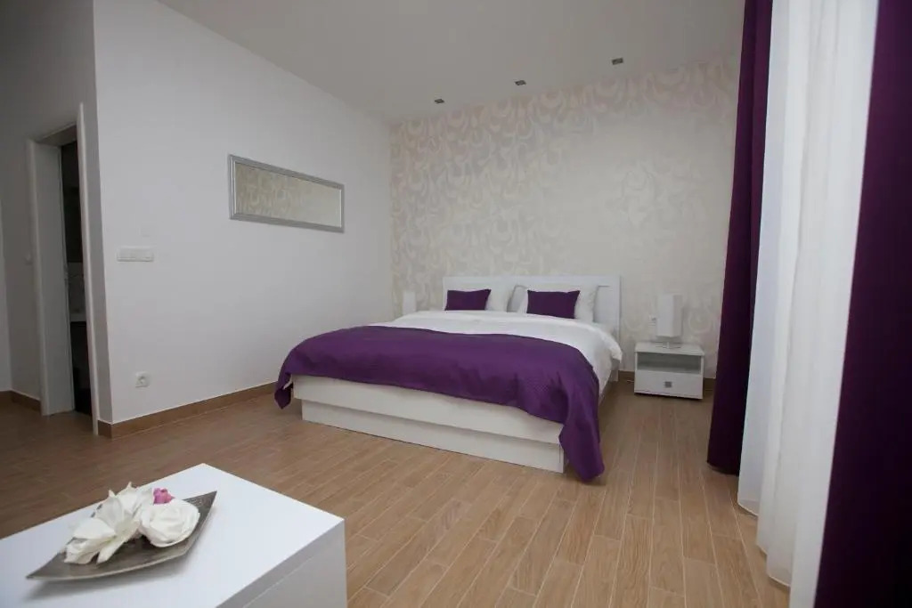 Rooms Ino