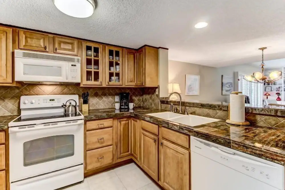 2126 Beachwood