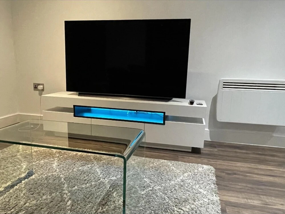 Luxury 1-bedroom Apartment With Free Parking