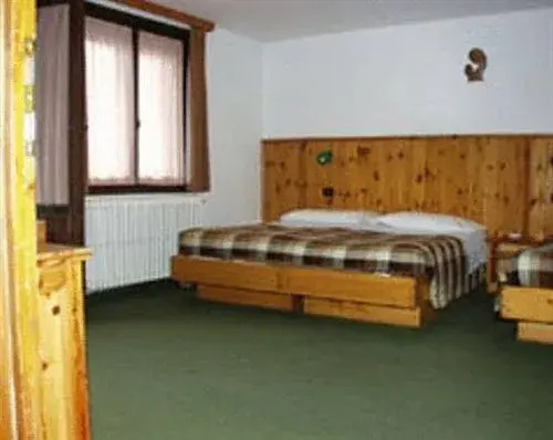 Garni Zodiac House
