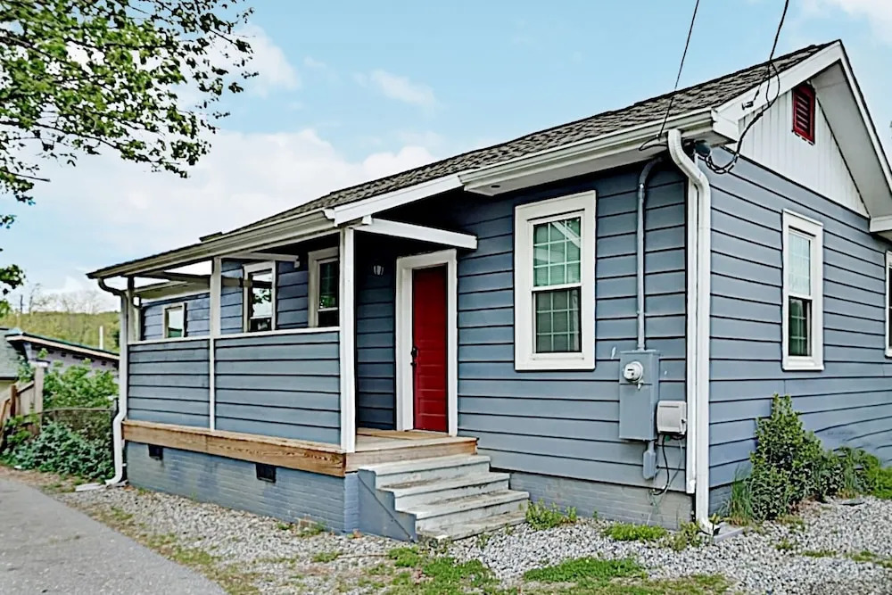 7 3rd Street Home 2 Bedrooms 2 Bathrooms Home