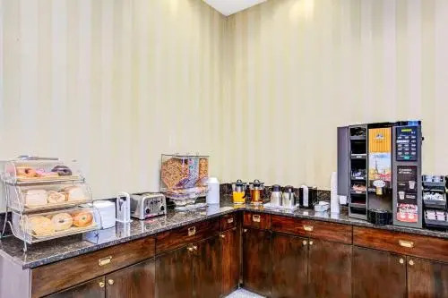 Hillcrest Hotel Near JFK Airtrain