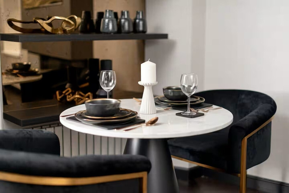 Luxury City 5* Retreat-Lux Spa Bath-Romantic