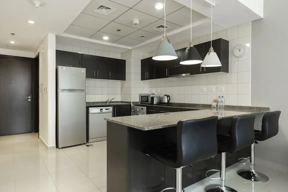 Sunny Apartment in Marina With a View Ideal Location