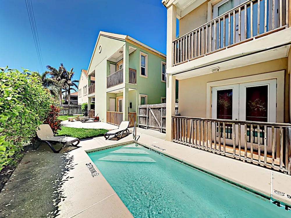 East Lantana Unit 9 - 2 Br Condo