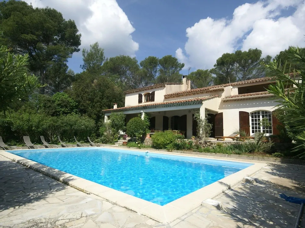 Alluring Holiday Home in Flayosc With Pool