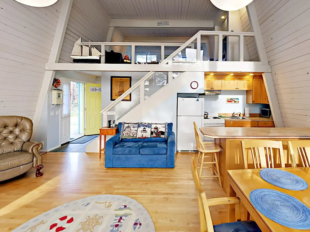 Norwester Upper Unit - 2 Br Duplex