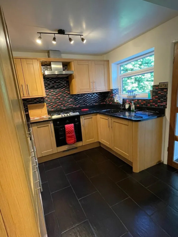 Stunning Beautiful 4-bed House in South Wales