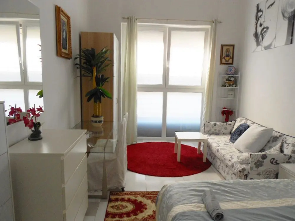 Private Room Noble in Shared Apartment