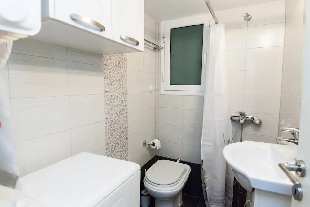 Vironas Chic Sleek Modern Studio