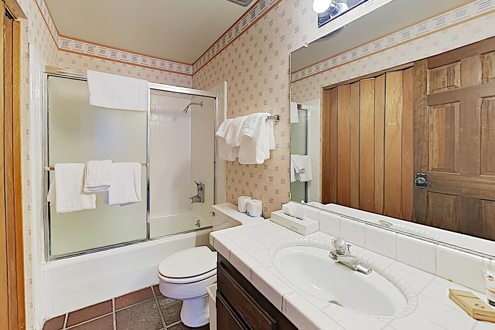 Chateau Sans Nom #11 W/ Indoor Pool, Spa & Sauna 4 Bedroom Condo